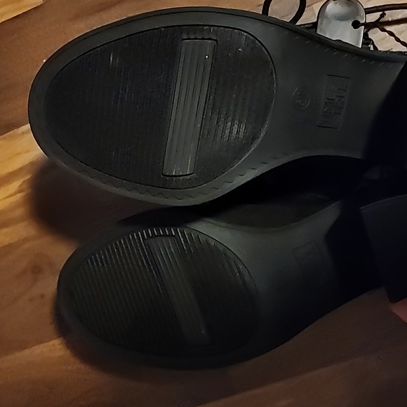 Time and Tru Black Boots Size 6W - Picture 3 of 5